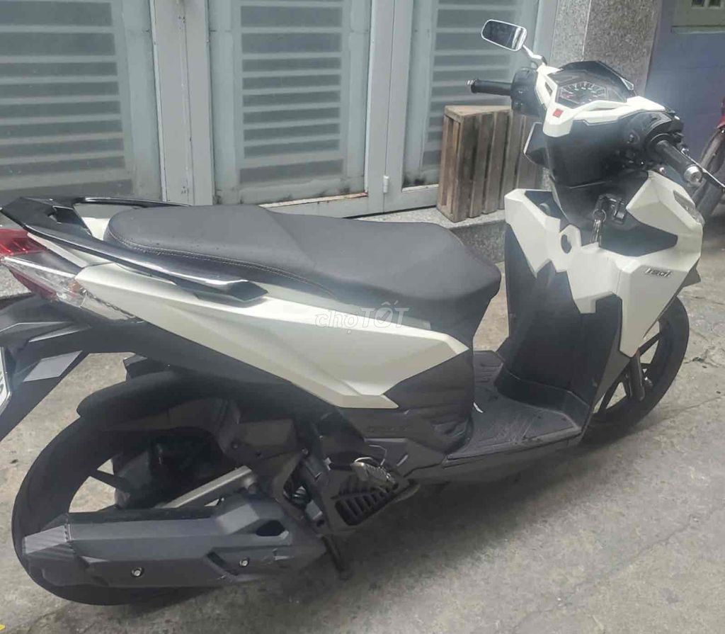 Honda Vario 150 2017 Trắng. Mua bán Xe máy tại Quận 10 Tp Hồ Chí Minh được đăng bởi Kim Hoa hình 4