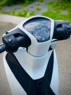 Xe máy Honda SH màu trắng sản xuất 2012. Mua bán Xe máy tại Huyện Trảng Bom Đồng Nai được đăng bởi Của Hàng Xe Máy U Phong