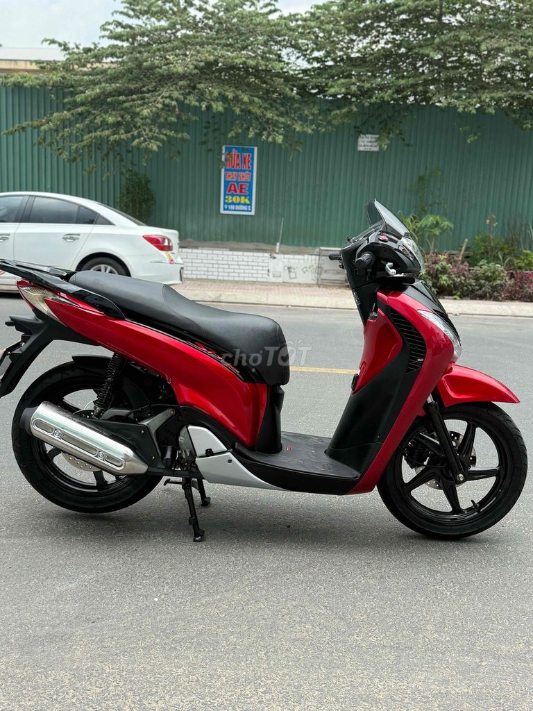 Sh Ý 150 sm 104 đỏ đen sport , ngay chủ công chứng. Mua bán Xe máy tại Quận 11 Tp Hồ Chí Minh được đăng bởi Phú Hào SH nhập ý shvn các dòng xe phổ thông  hình 2