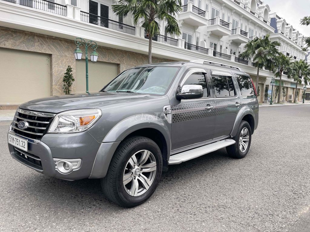 Ford Everest 2011 Серый Автомат. 7-местная масляная машина.