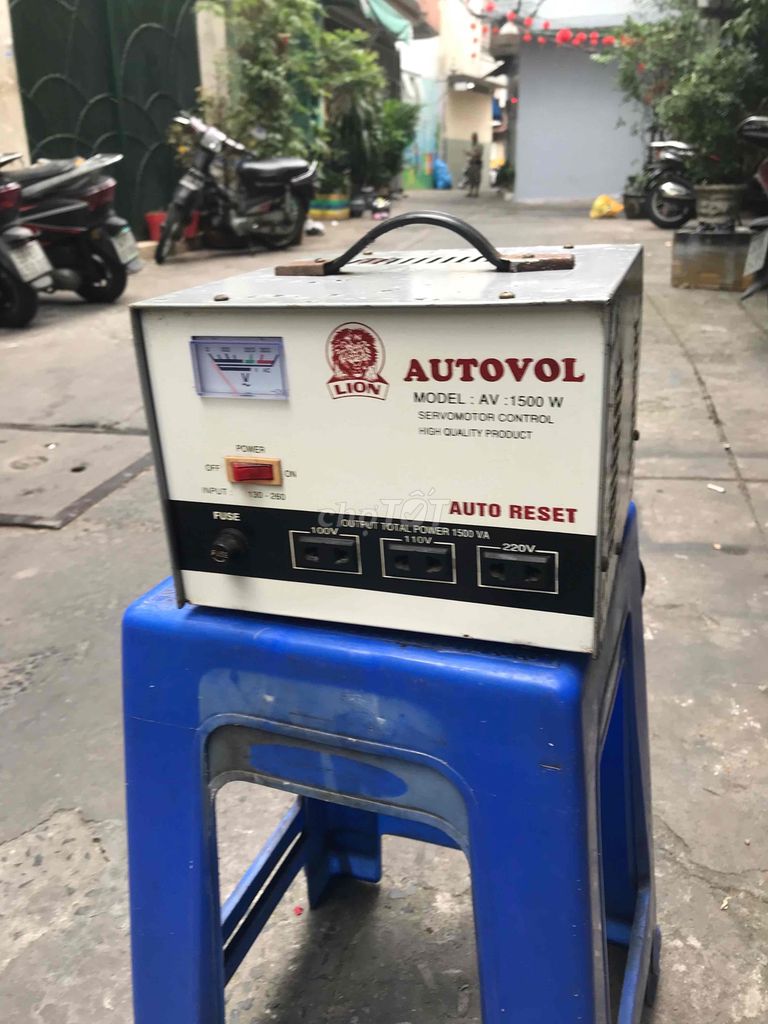 ổn áp 1.5kva zin đẹp ra điện100-110-220v