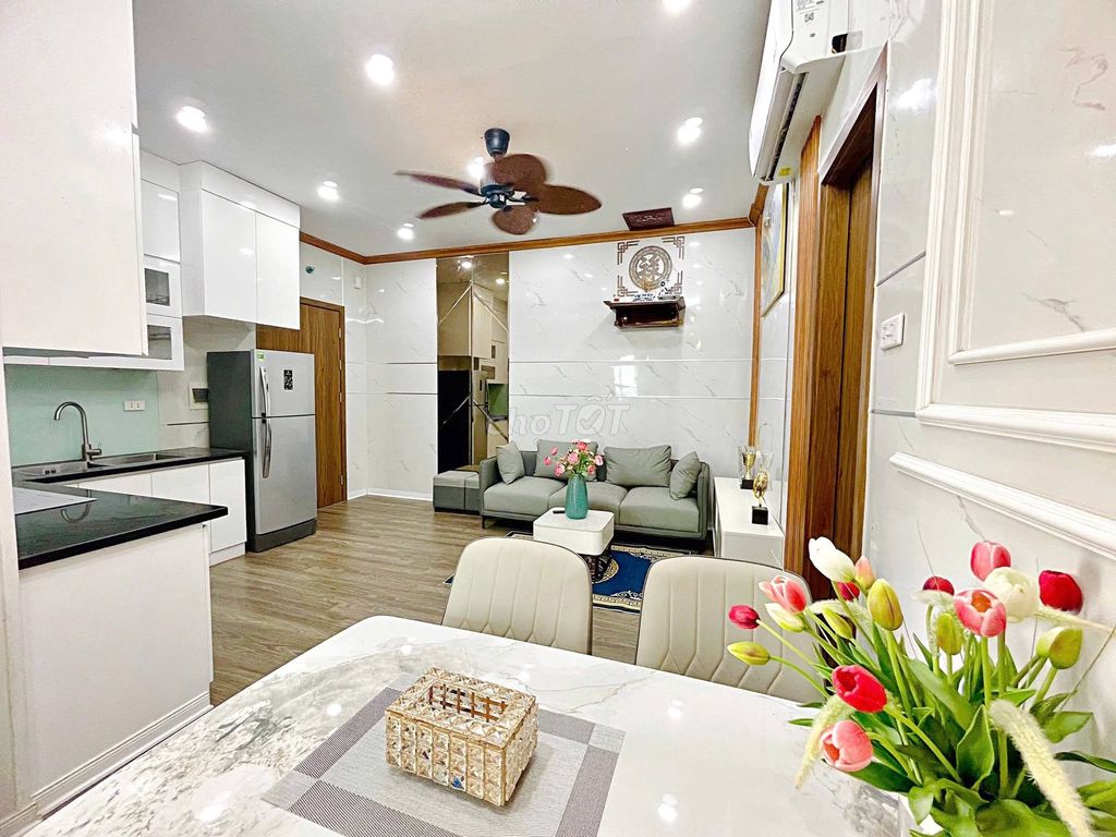 Bán căn hộ 65m2 Nguyễn Xiển, còn mới, tặng nội thất