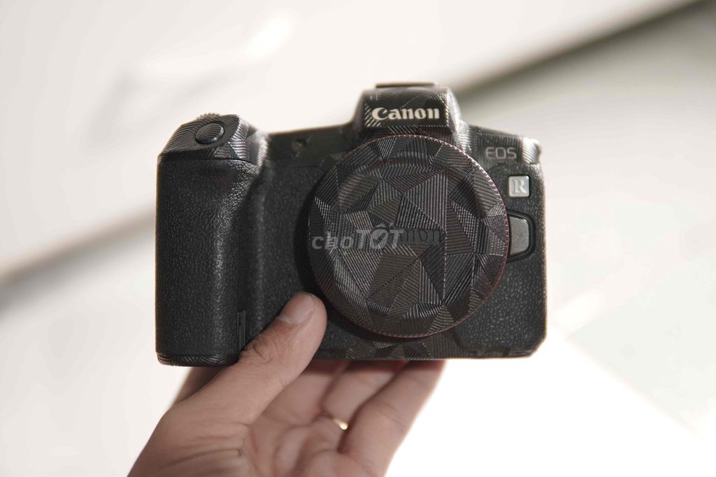 Máy ảnh Canon EOS R Đen. Mua bán Máy ảnh, Máy quay tại Thành phố Thuận An Bình Dương được đăng bởi Trọng Võ Văn hình 1