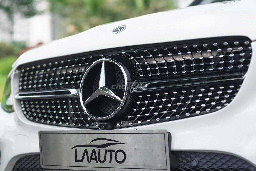 Mercedes GLC300 2018 1 chủ Trắng // Nâu. Mua bán Ô tô tại Quận 7 Tp Hồ Chí Minh được đăng bởi Nguyễn Lê Trung hình 4