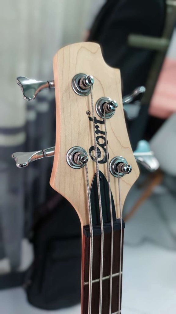 GUITAR BASS CORT