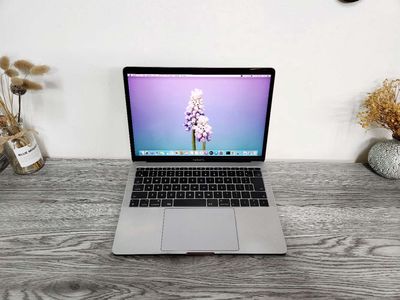 MacBook Pro 2017 : Core i7 / 16G / 256G