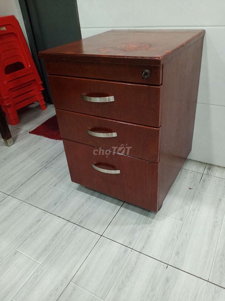 Thanh lý tủ gỗ cabinet còn mới như hình