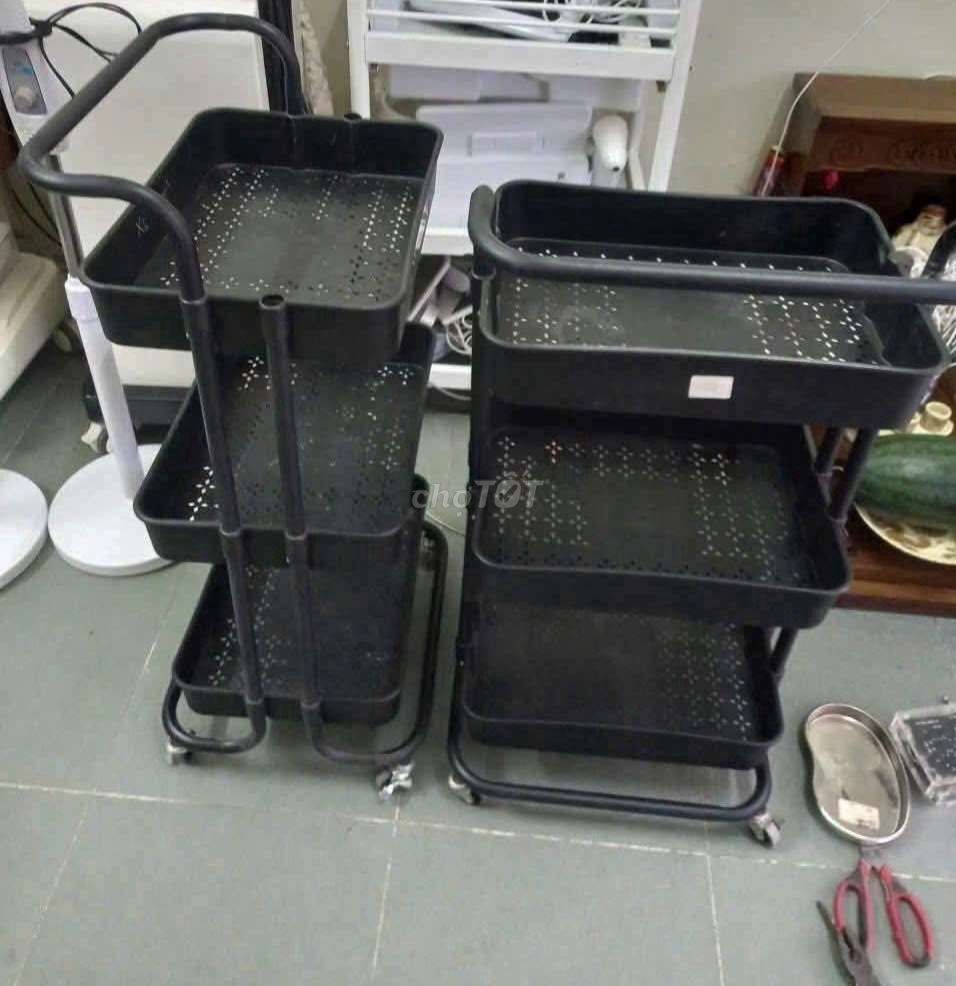 Kệ đẩy Kim loại Đen 3 tầng có bánh xe. Mua bán Tủ, kệ gia đình tại Quận Hoàng Mai Hà Nội được đăng bởi tú kim hình 1