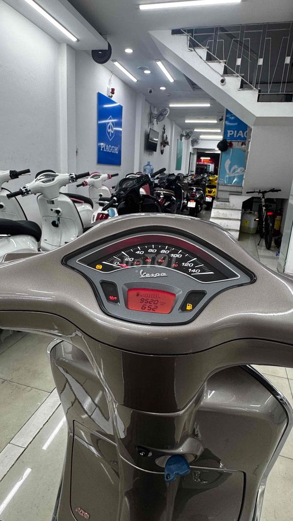 Vespa Vàng đồng tft chính chủ. Mua bán Xe máy tại Quận Phú Nhuận Tp Hồ Chí Minh được đăng bởi VESPA  PIAGGIO BẢO HƯNG Vespa cũ trả góp  hình 5