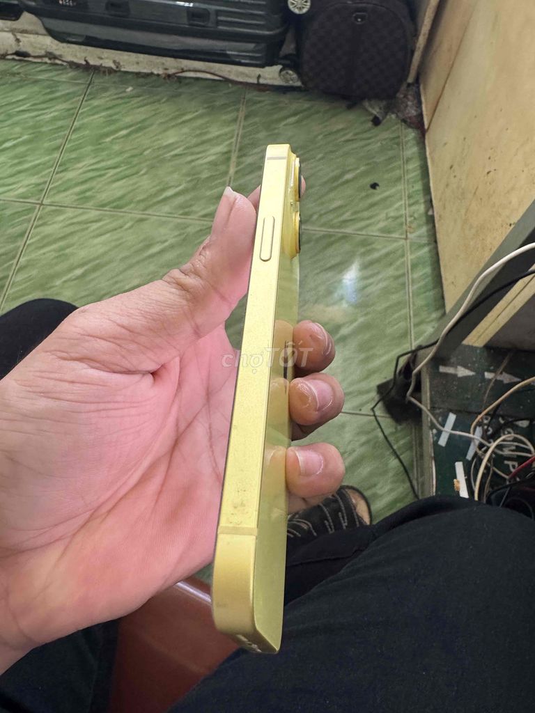 iPhone 14 128GB Vàng Quốc tế. Mua bán Điện thoại tại Thành phố Vĩnh Long Vĩnh Long được đăng bởi Hoàng Minh hình 1
