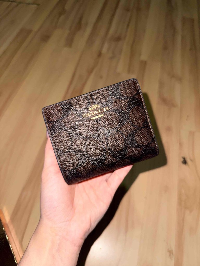 [AUTH] Ví gập ngắn Coach Nữ Da Nâu. Mua bán Túi xách tại Quận 10 Tp Hồ Chí Minh được đăng bởi Bao Nghi Doan Ngoc hình 1