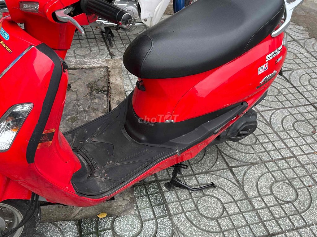 Xe máy Elizabeth màu Đỏ sơn bóng đẹp. Mua bán Xe máy tại Quận Phú Nhuận Tp Hồ Chí Minh được đăng bởi Thinhnguyen hình 3