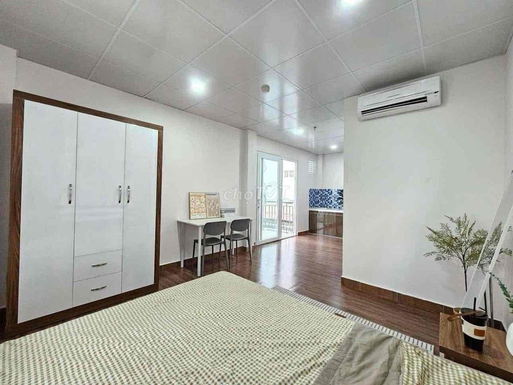 Cho Thuê Phòng 35m2, Studio Ban Công, Tách Bếp, Phan Xích Long