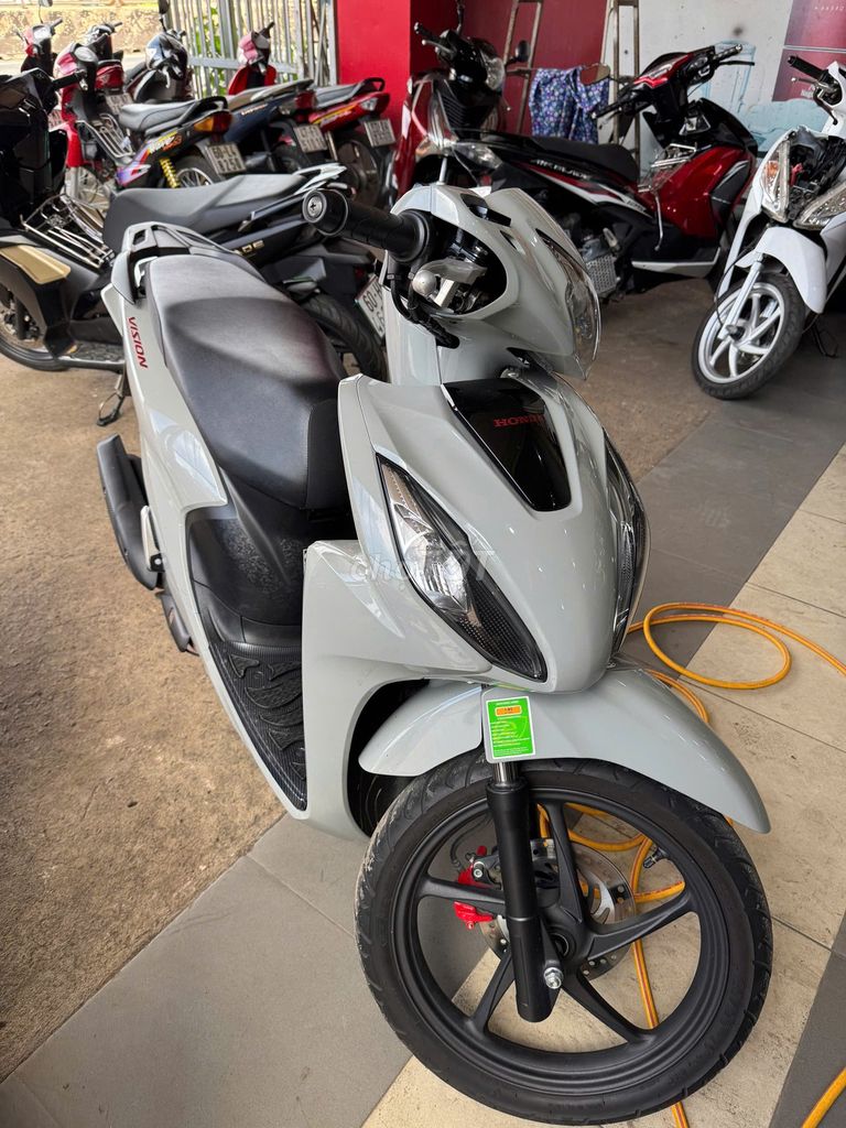 Honda Vision 2024 Thể thao bánh lớn Xám. Mua bán Xe máy tại Huyện Trảng Bom Đồng Nai được đăng bởi phương hình 5