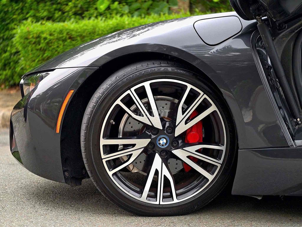 BMW i8 2015 титановый серый эксклюзив отличная цена