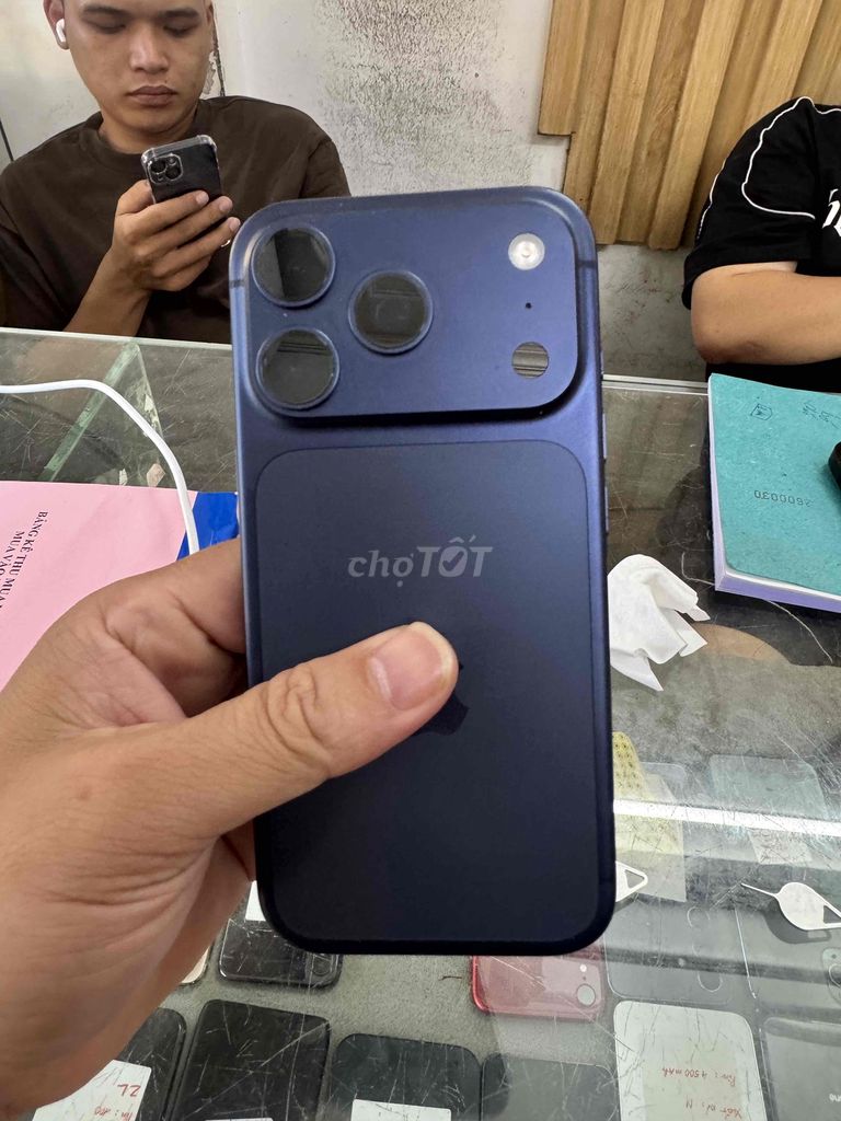 Apple iPhone 17 Pro 256GB Xanh quốc tế. Mua bán Điện thoại tại Quận Đống Đa Hà Nội được đăng bởi Lê Khuyến hình 1