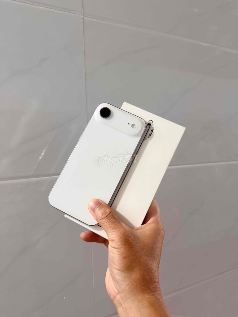 iPhone 17 Air 256GB chính hãng tgdd sạc 15 lần. Mua bán Điện thoại tại Thành phố Huế Thừa Thiên Huế được đăng bởi Vsmart Thu Mua Điện Thoại Laptop  hình 1
