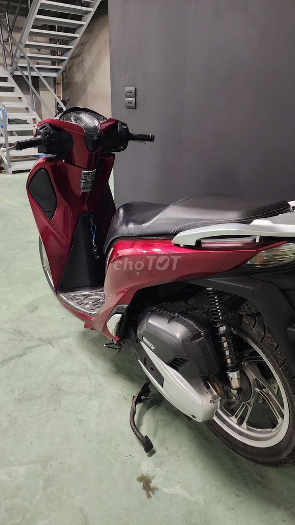 Xe Tay Ga SH 125 CBS 2018 màu đỏ. Mua bán Xe máy tại Quận Cầu Giấy Hà Nội được đăng bởi iMotorbike Hà Nội hình 8
