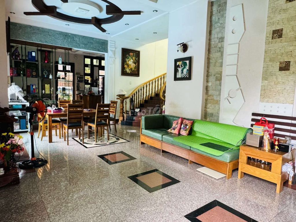 Dinh thự sân vườn 730m2 trung tâm Q7 thích hợp homestay, nhà hàng cafe