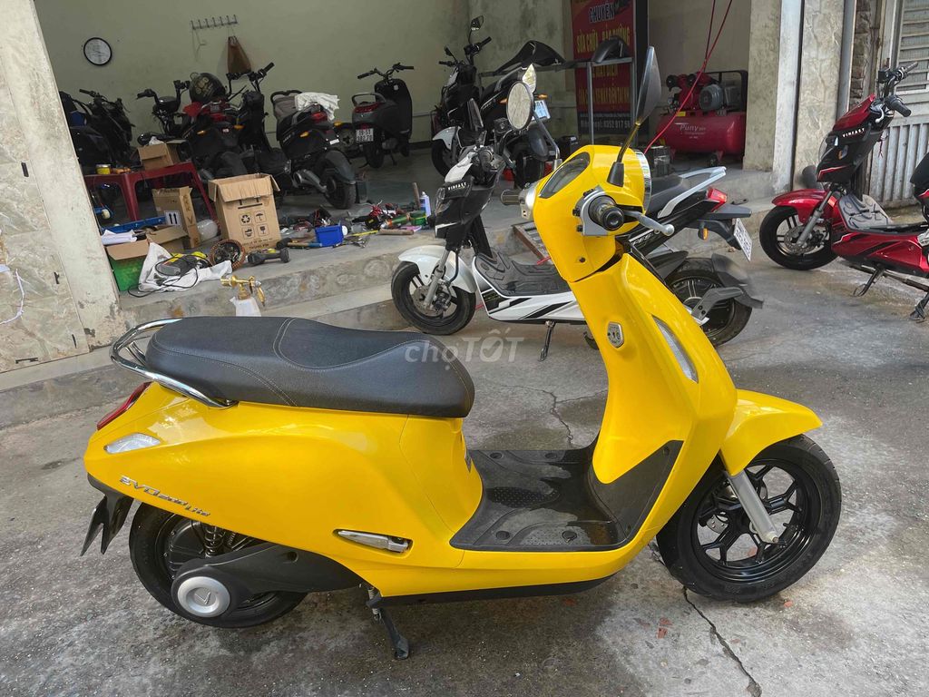 Xe máy điện VinFast Evo 200 Vàng. Mua bán Xe điện tại Quận Ba Đình Hà Nội được đăng bởi Nguyễn Huy Hoàng hình 2