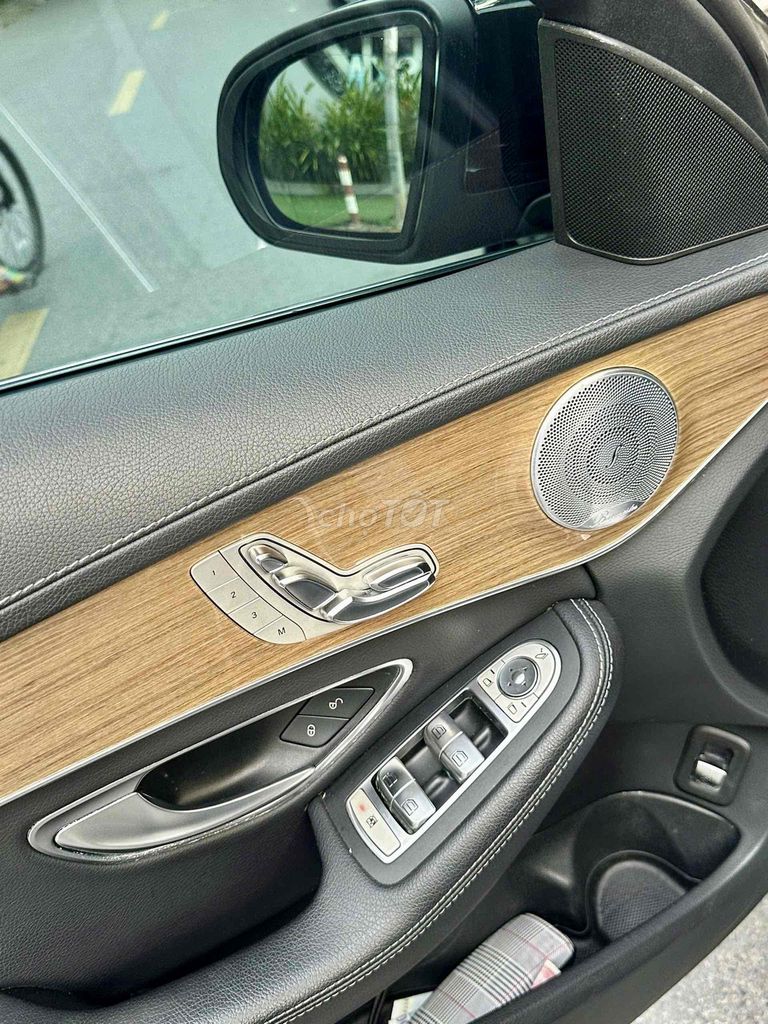 Mercedes C250 Exclusive 2018 màu đen siêu đẹp. Mua bán Ô tô tại Quận Cầu Giấy Hà Nội được đăng bởi Cao Quý hình 9