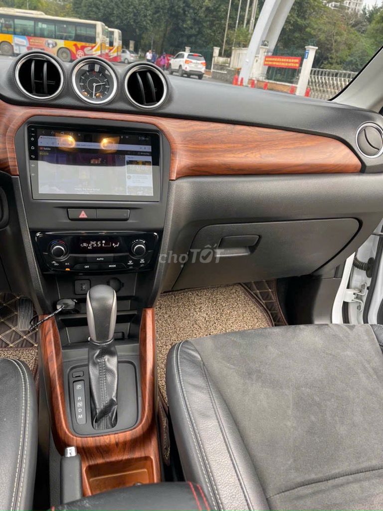 Suzuki Vitara 2016 1.6 AT. Mua bán Ô tô tại Quận Hà Đông Hà Nội được đăng bởi Long Nguyễn Hoàng hình 8