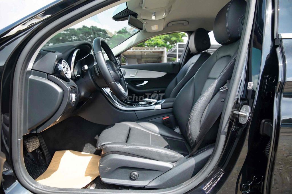Mercedes C180 AMG sx2021 odo 29k km đen nt đen. Mua bán Ô tô tại Quận Gò Vấp Tp Hồ Chí Minh được đăng bởi Kính Đặng Ô Tô Lướt hình 12