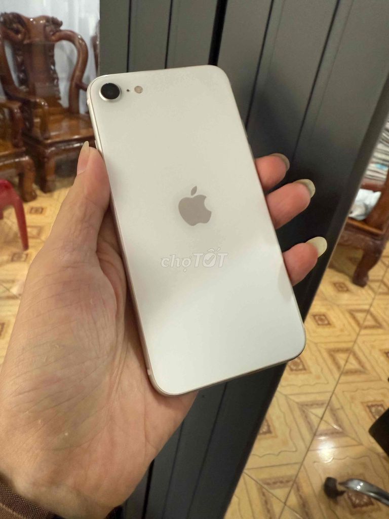 Apple iPhone SE 2020 64GB Trắng Đã sử dụng. Mua bán Điện thoại tại Thành phố Buôn Ma Thuột Đắk Lắk được đăng bởi Nguyễn Tâm hình 1