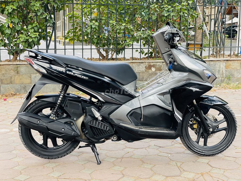 Honda Air Blade черный серый 125fi Красивая автомобильная машина
