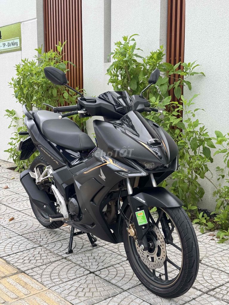 Владелец автобуса Honda Winner R ABS 47, черный