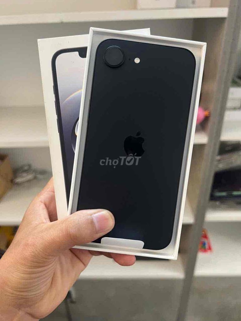 Apple iPhone 16e 128GB Đen 99%. Mua bán Điện thoại tại Quận 7 Tp Hồ Chí Minh được đăng bởi Trâm bán táo  hình 1