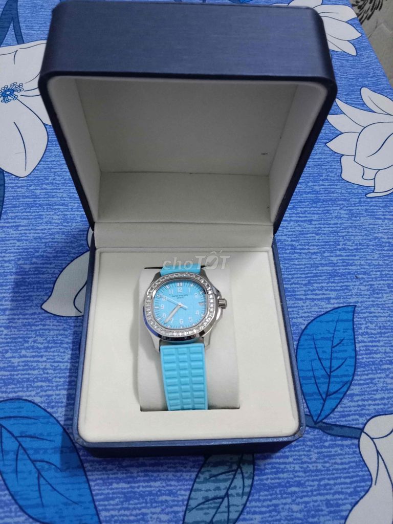 Đồng hồ còn mới trong hộp