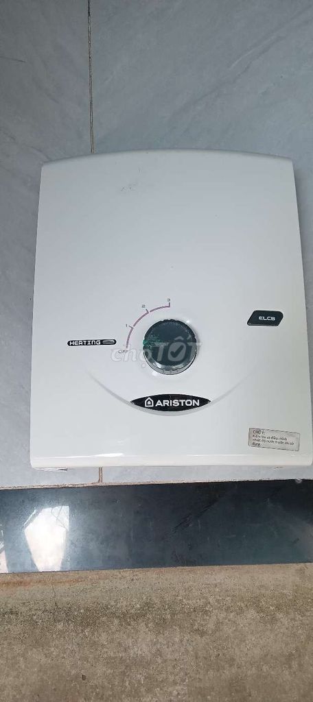 Máy tắm nóng Ariston 4.5kW. Mua bán Thiết bị vệ sinh, nhà tắm tại Quận Cái Răng Cần Thơ được đăng bởi Lê Thanh Nhân hình 1