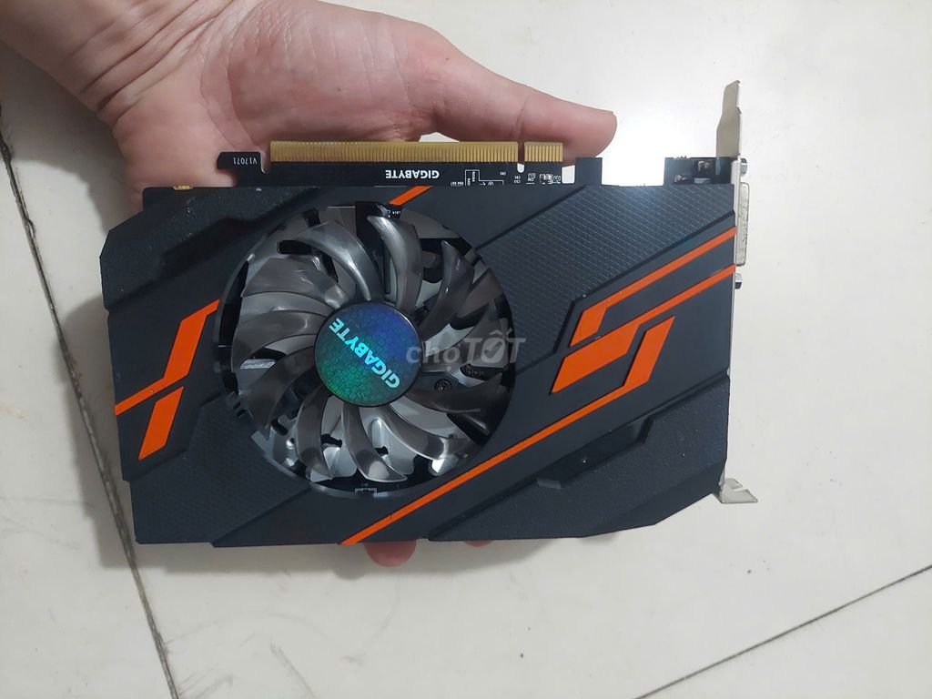 Dư bán 1030 2G gigabyte đang gắn chơi game