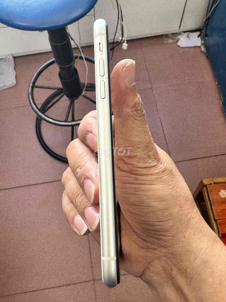 Apple iPhone 11 64GB Trắng Đã sử dụng. Mua bán Điện thoại tại Huyện Thanh Trì Hà Nội được đăng bởi hung hình 1