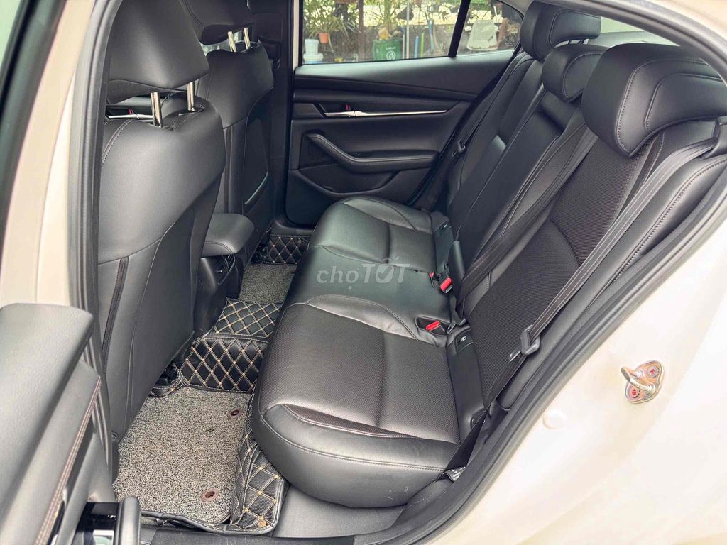 Mazda 3 1.5 Luxury - Sedan - 23.000km. Mua bán Ô tô tại Quận 8 Tp Hồ Chí Minh được đăng bởi Cửa hàng ô tô cũ TRUST CARS hình 20