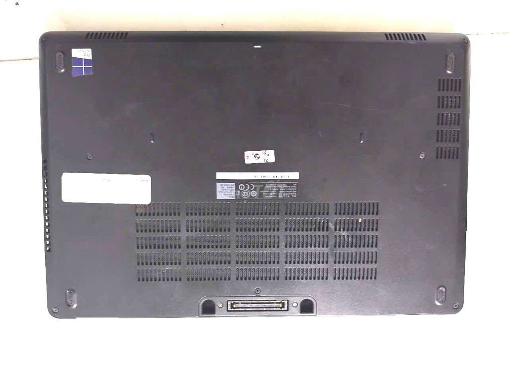 Bán laptop Dell  E5570 Core I7 SSD256 card rời.