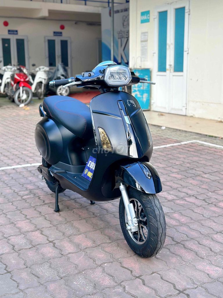 Электроскутер Vespa GTDD Матовый черный с аккумулятором 2026