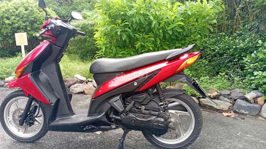 В Honda Click 2008 все еще тихо.