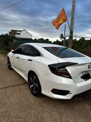 Honda Civic 1.5 Turbo Trắng 2018. Mua bán Ô tô tại Thành phố Buôn Ma Thuột Đắk Lắk được đăng bởi Nguyen Linh