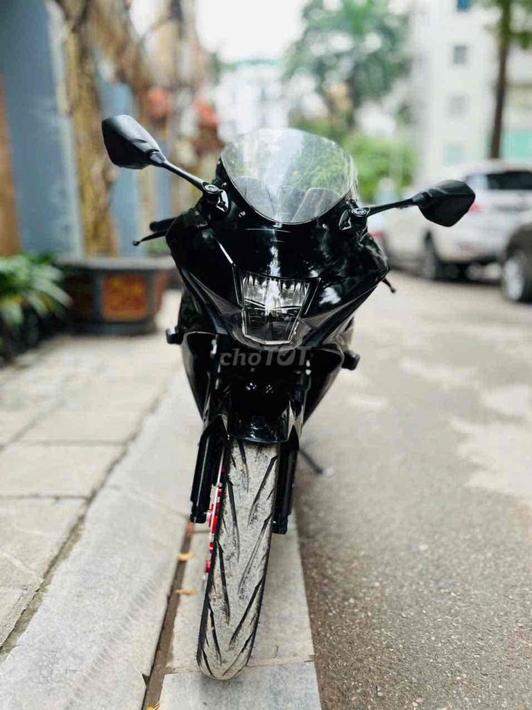 Suzuki gsx R150 cuối 2020 xe nguyên zin đẹp keng .. Mua bán Xe máy tại Quận Cầu Giấy Hà Nội được đăng bởi Tong motor xe may hình 3