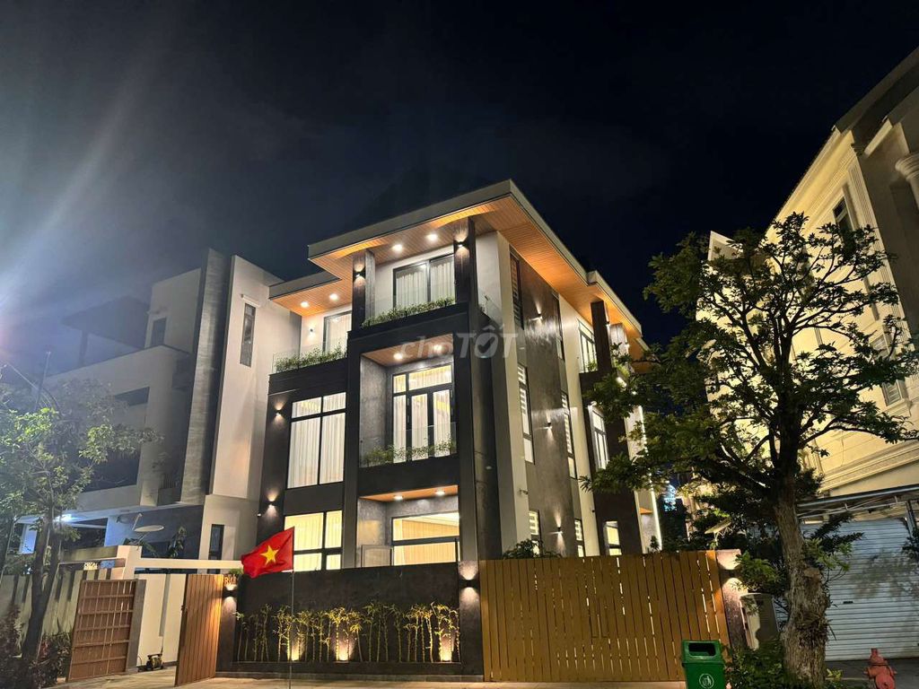 Bán căn biệt thự đại phú gia, tặng full nội thất. lh: *** Bán căn biệt thự đại phú gia, tặng full nội thất. lh: ***