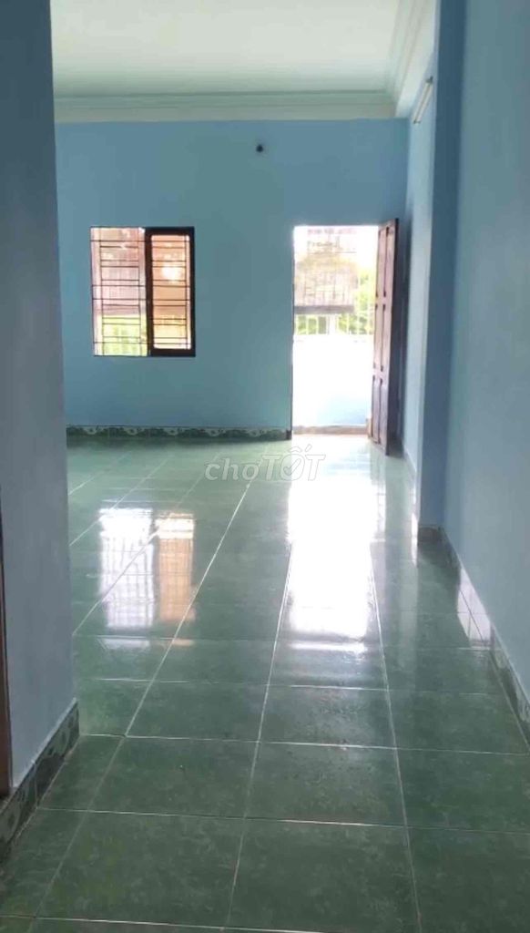Phòng cách Sân Bay 2km rất rộng(30m2 ) và có Ban công
