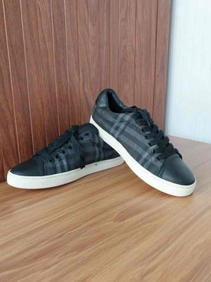 Giày hiệu BURBERRY size 41