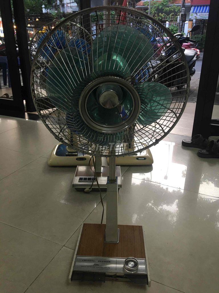 Quạt lửng Crystal Zephyr Toshiba cổ nội địa Nhật. Mua bán Quạt tại Quận Hải Châu Đà Nẵng được đăng bởi Sơn hình 1