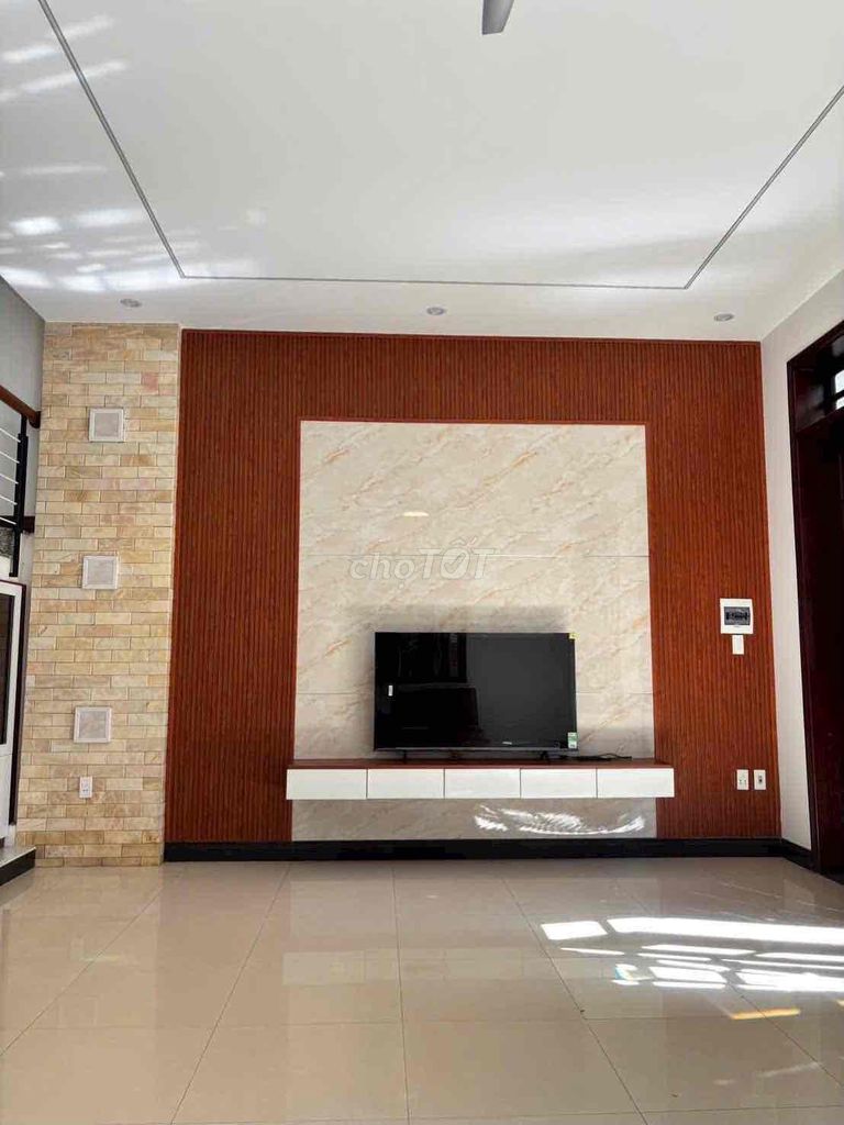 Nhà 3 tầng gần nguyễn văn thoại