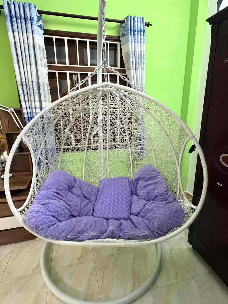 Xích đu kim loại 3-4 người màu Trắng, Tím. Mua bán Bàn ghế tại Quận Bình Thạnh Tp Hồ Chí Minh được đăng bởi Võ Chí Trung hình 1