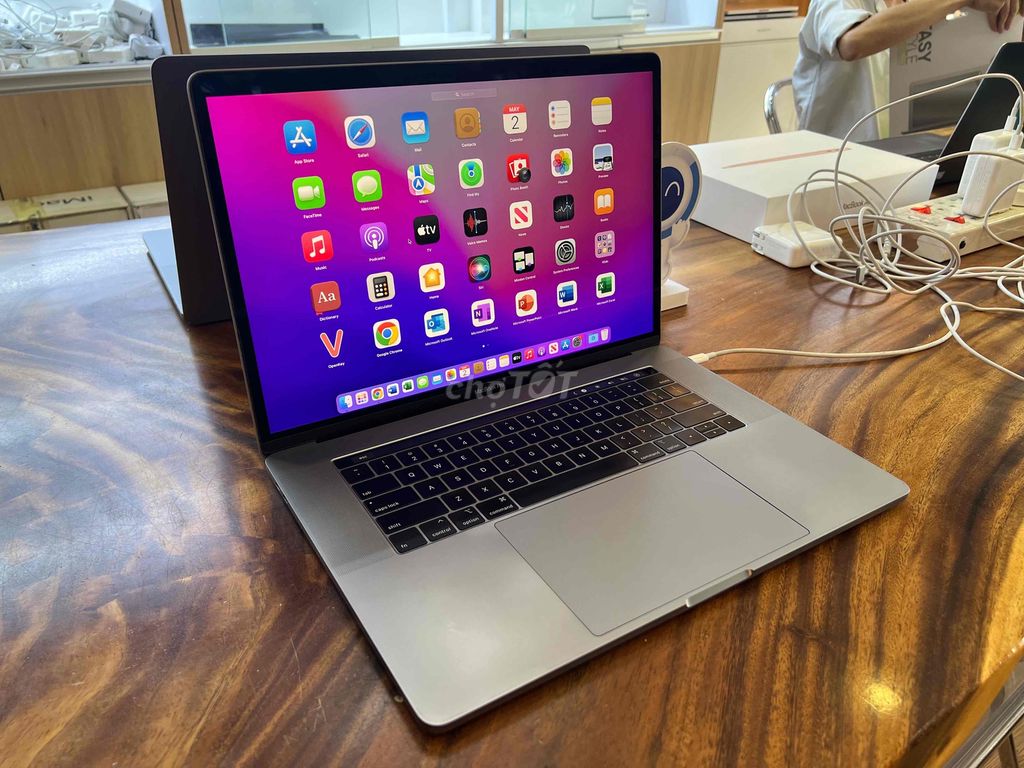 MacBook Pro 15 inch 2018 MR932 Giá Sinh Viên - Góp