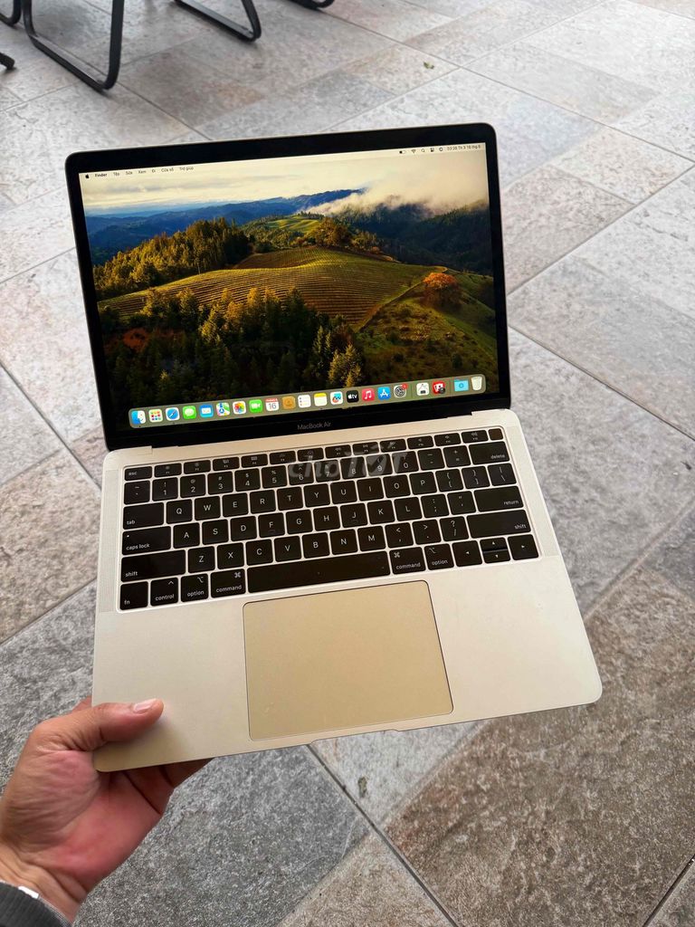 Apple Macbook Air 2019 i5 13 inch 8GB/128GB Bạc. Mua bán Laptop tại Thành phố Đà Lạt Lâm Đồng được đăng bởi LỘC ĐÀ LẠT hình 1