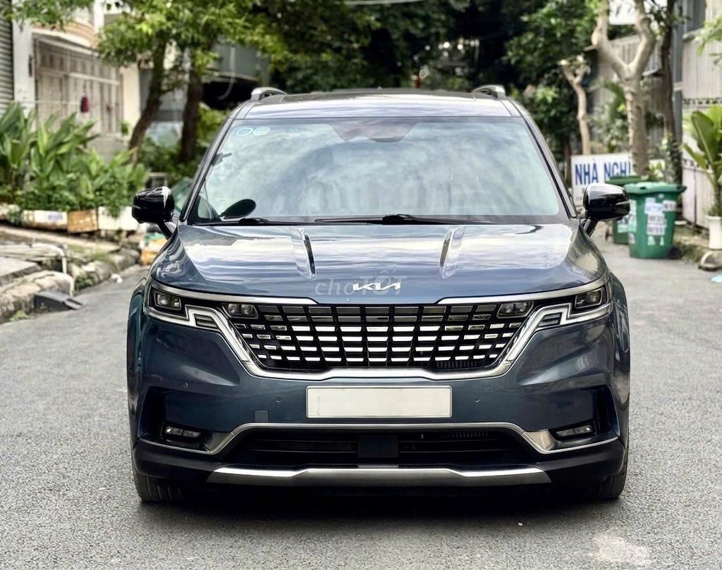 Kia Carnival Signature 2022, серый, 20 000 км